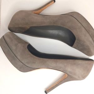 Gucci Suede Pumps